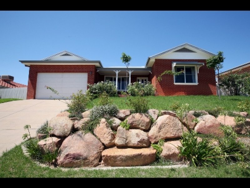 6 Lyndoch Place, Bourkelands, NSW 2650