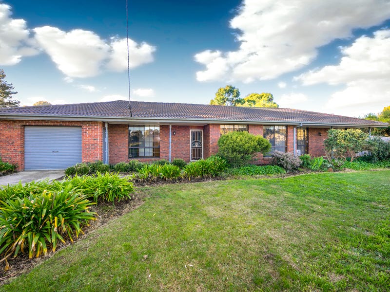 1 Digby Drive, Romsey, Vic 3434 Property Details