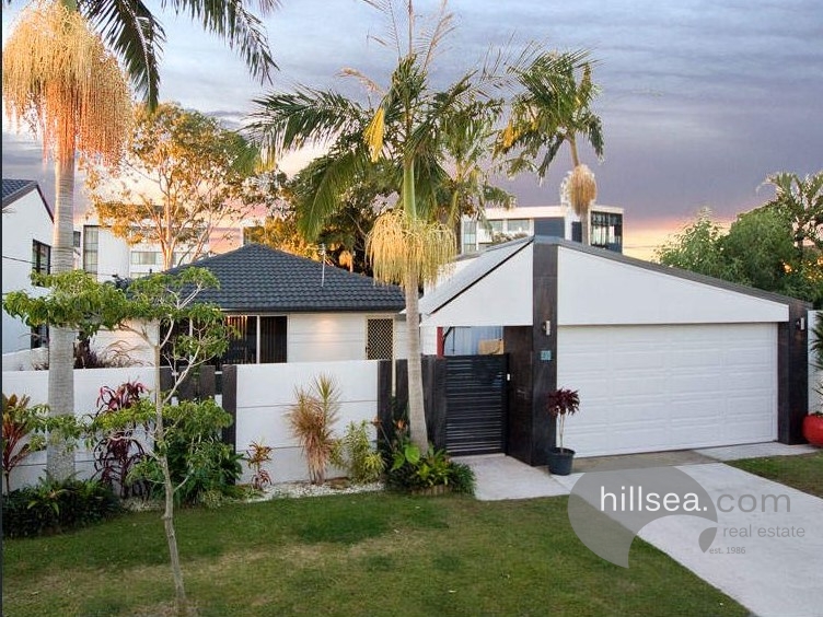 23 Killowill Avenue Paradise Point Qld 4216 Property Details