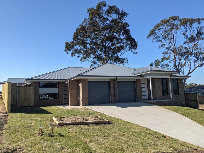 2/105 Talleyrand Circuit, Greta, NSW 2334