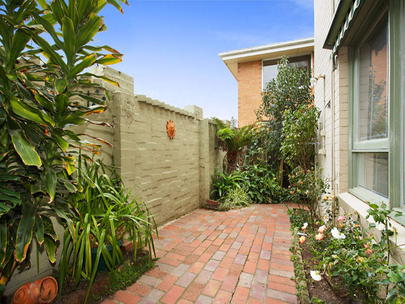 2/17 Kemp Street, Thornbury, Vic 3071 Property Details