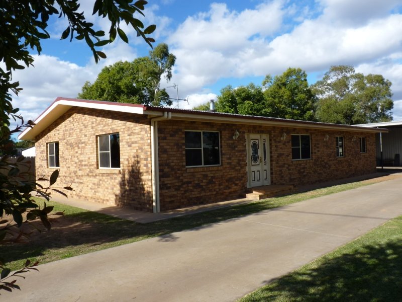 8 Hill Street, St QLD 4487