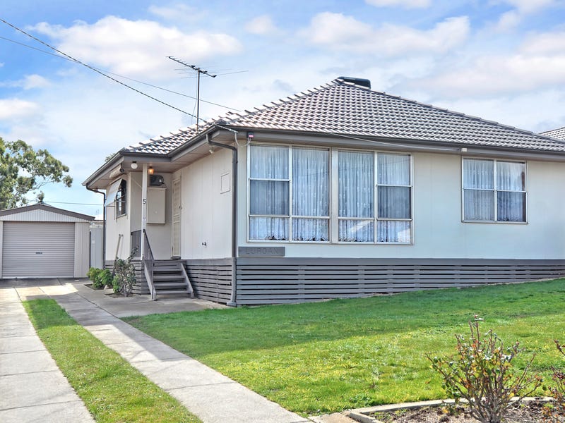 5 Tobruk Avenue, Maryborough, VIC 3465