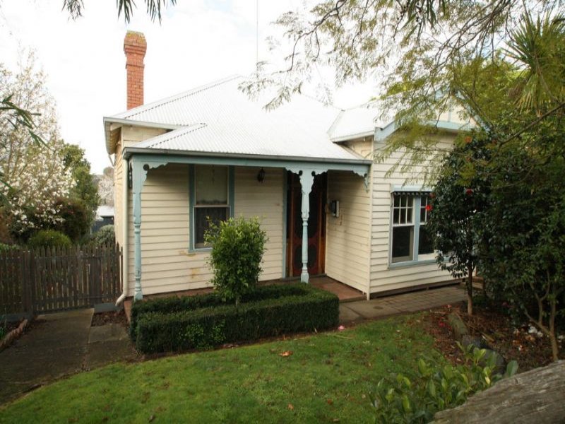 9 Young Street, Leongatha, Vic 3953 Property Details