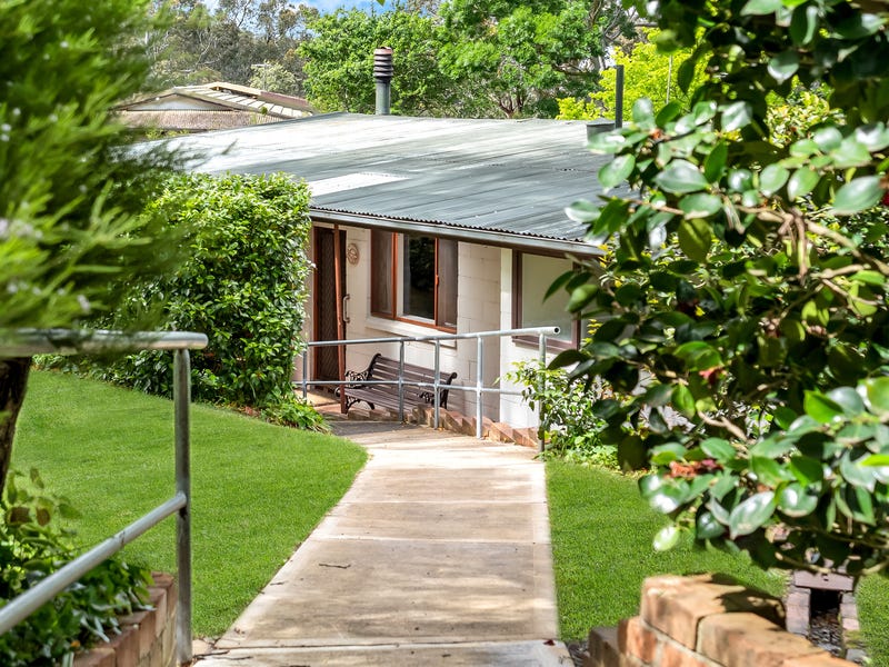 17 Emmett Road, Crafers West, SA 5152