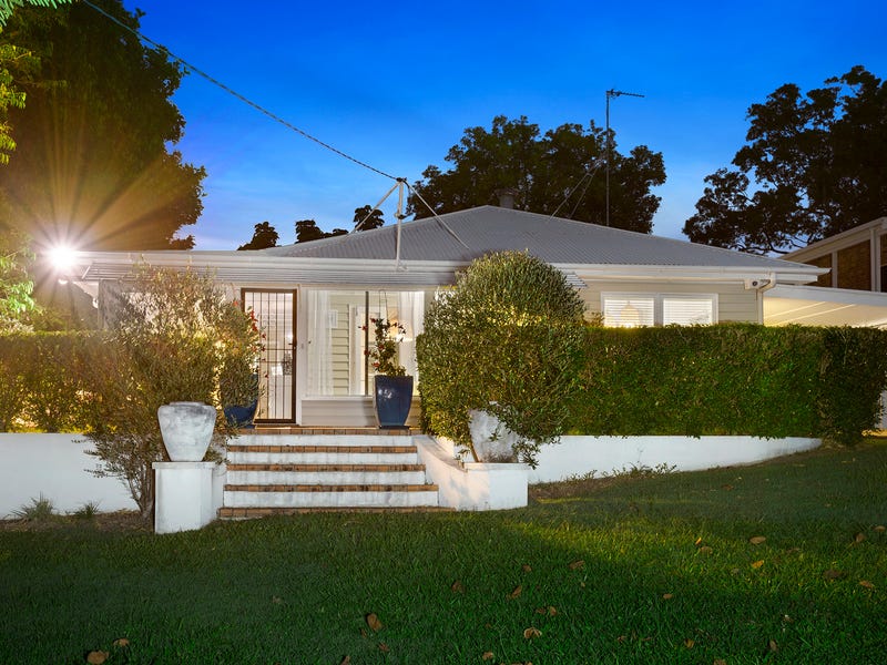 52 Broad Street, Labrador, Qld 4215 Property Details