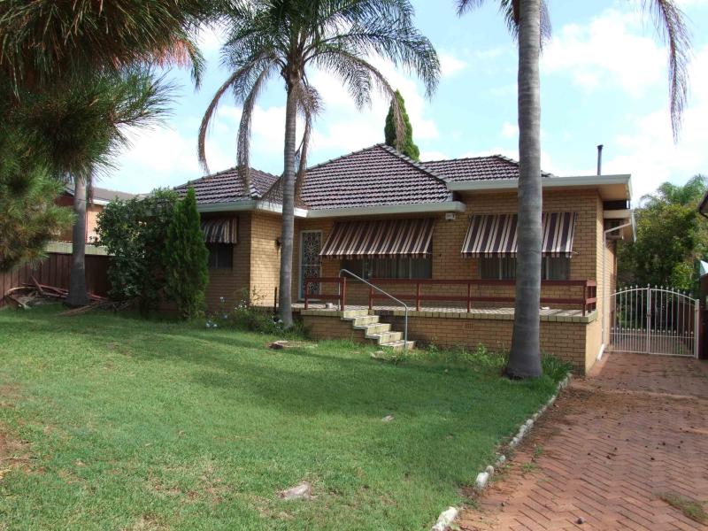 648 Henry Lawson Drive, East Hills, NSW 2213