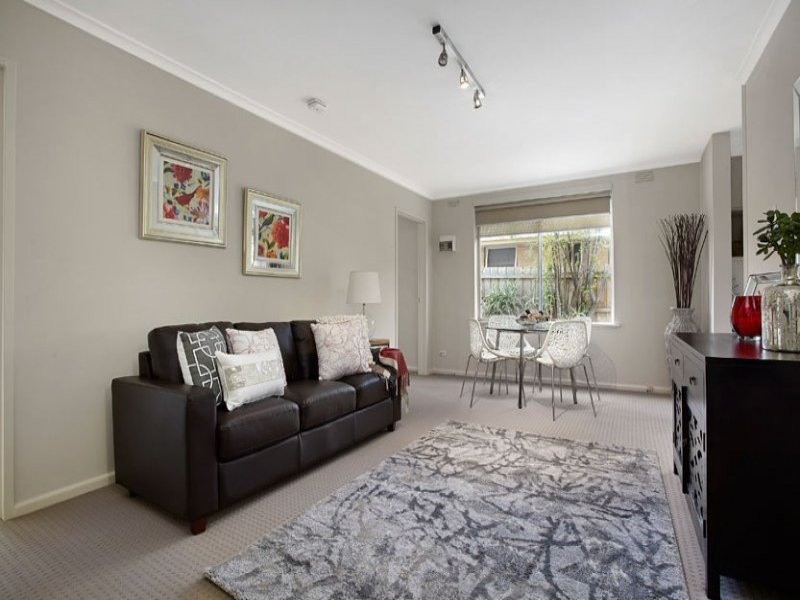 4/15 Woodvale Close, Essendon, Vic 3040 Property Details