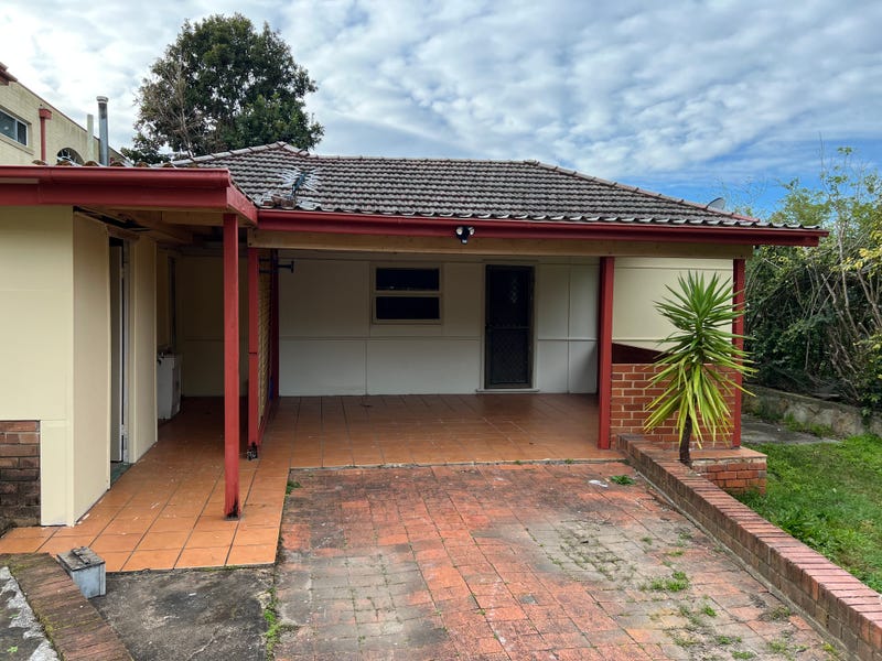 82 St Cres, Sandy Point, NSW 2172