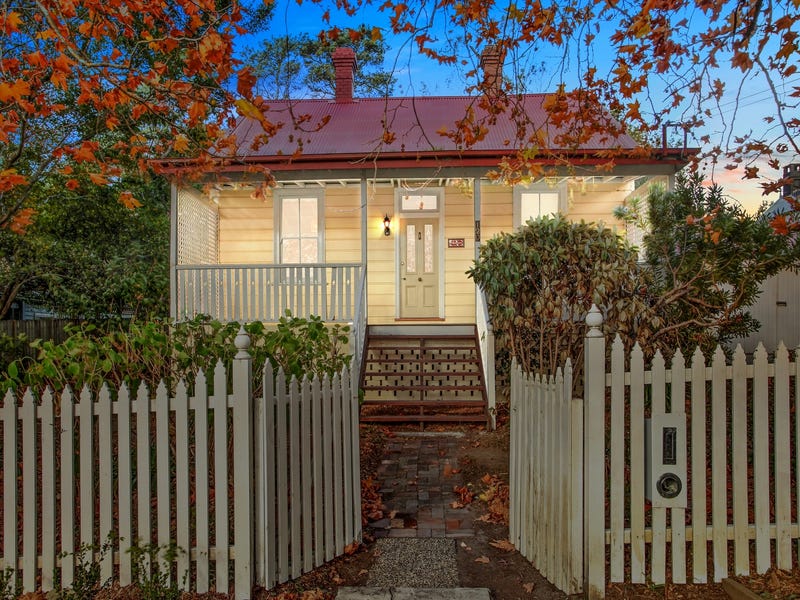 120 Falls Road, Wentworth Falls, NSW 2782