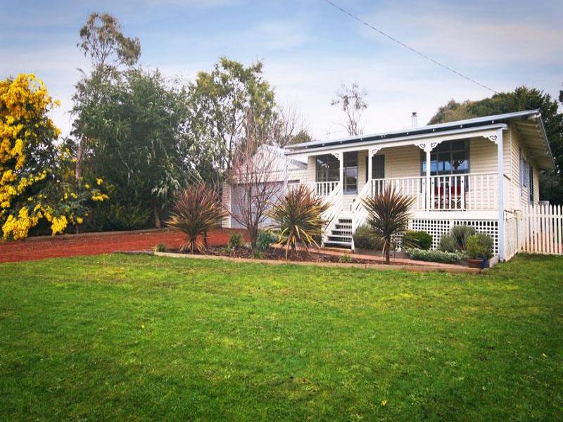 38 Blackmore Road, Woodend, Vic 3442 Property Details