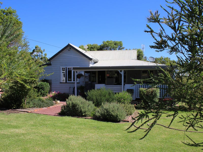 25 Robinson Street, Jennings, NSW 4383 Property Details