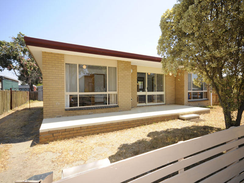 30 Mouchemore Avenue, St Leonards, VIC 3223