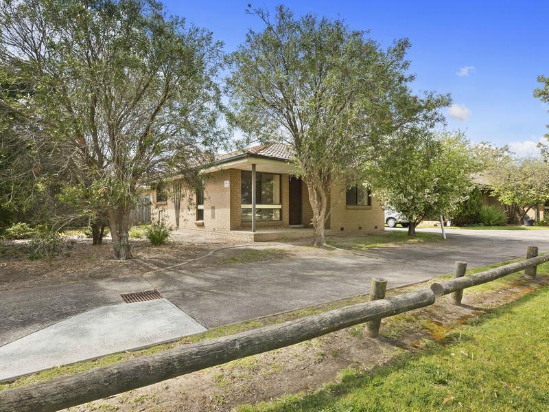 1/4 Carnoustie Grove, Mornington, Vic 3931 Property Details