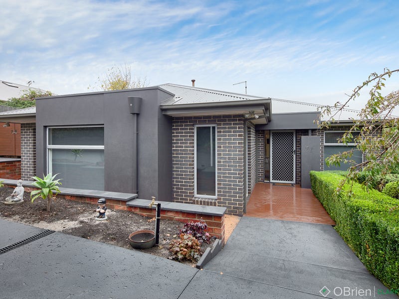 21 Jackson Drive, Drouin, Vic 3818 - Property Details