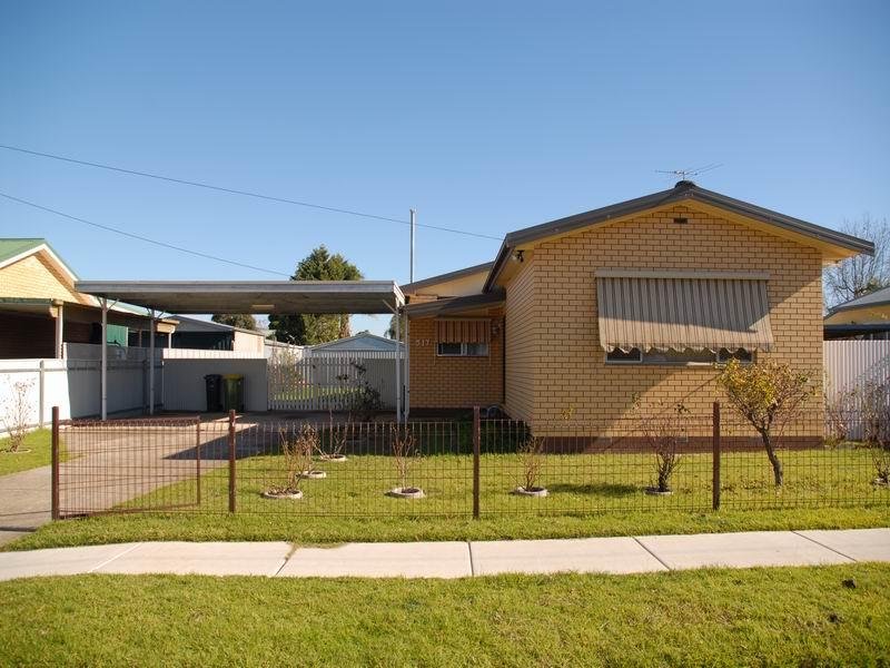 517 Kotthoff St, Lavington, NSW 2641 Property Details