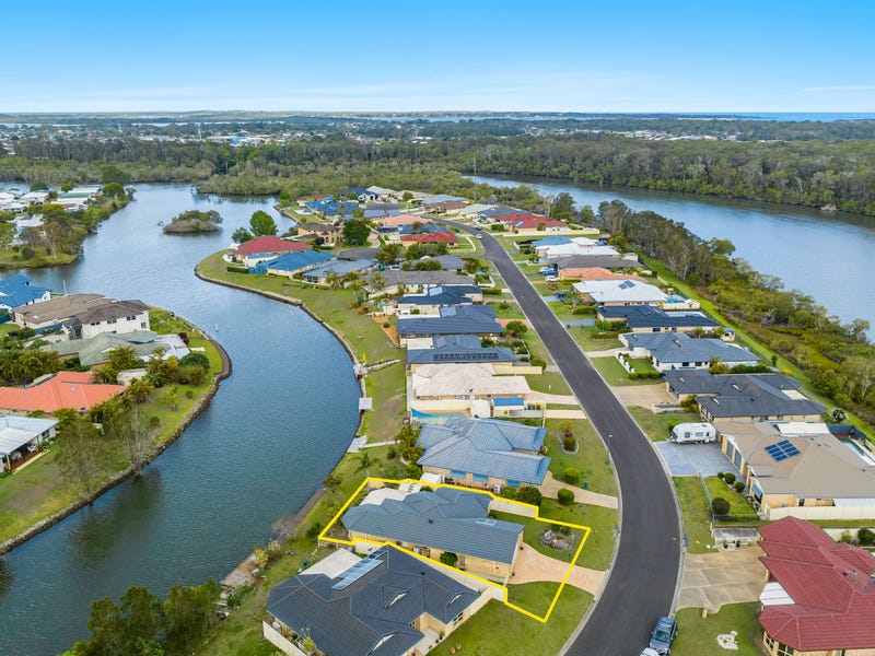 2/1 Bayview Drive, Yamba, NSW 2464