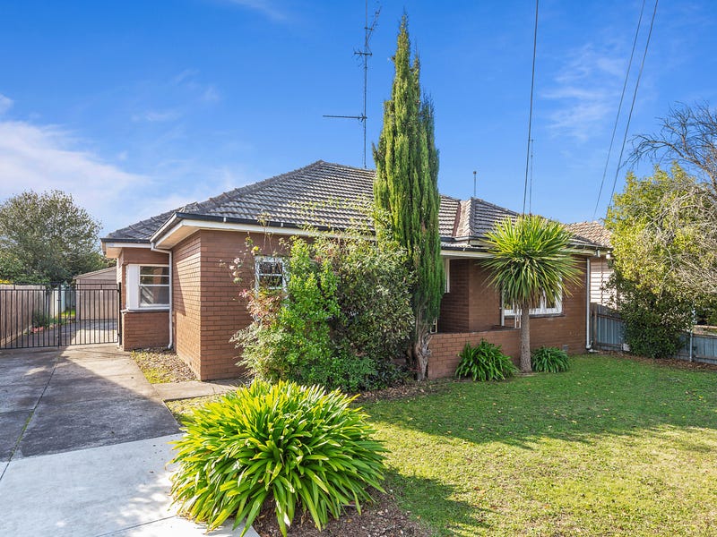 18 College Street, Wendouree, Vic 3355 Property Details