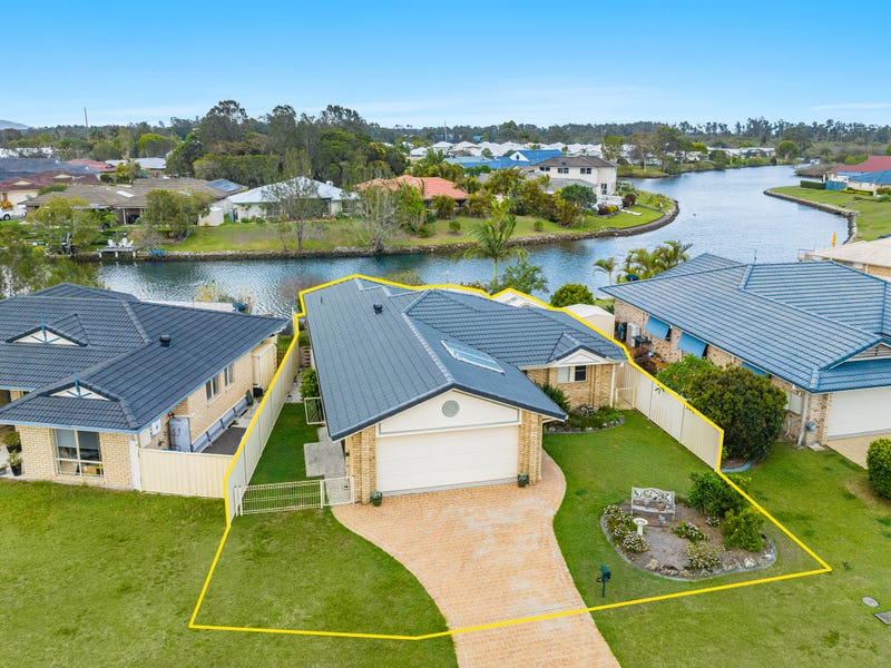 2/1 Bayview Drive, Yamba, NSW 2464 Property Details