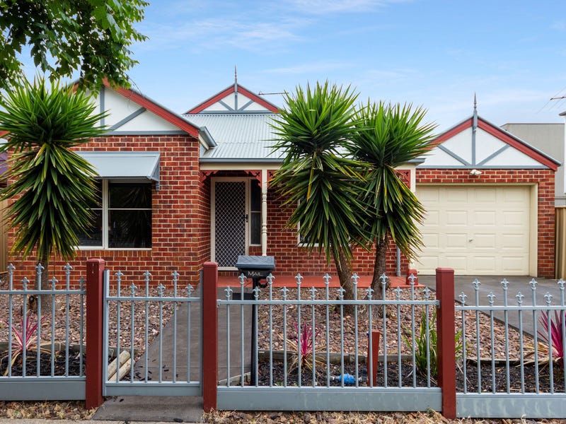 4 Gairdners Pass Caroline Springs Vic 3023