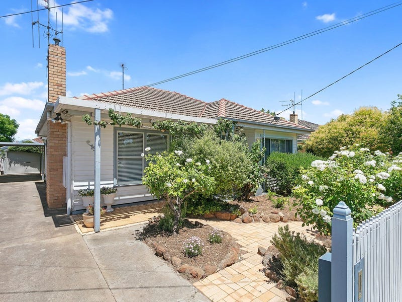 15 Cahill Street, White Hills, VIC 3550 15 Cahill Street, White Hills, VIC 3550