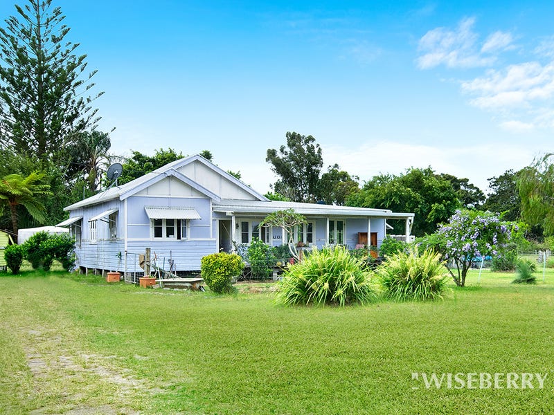 35 Hoggs Lane, Mitchells Island, NSW 2430