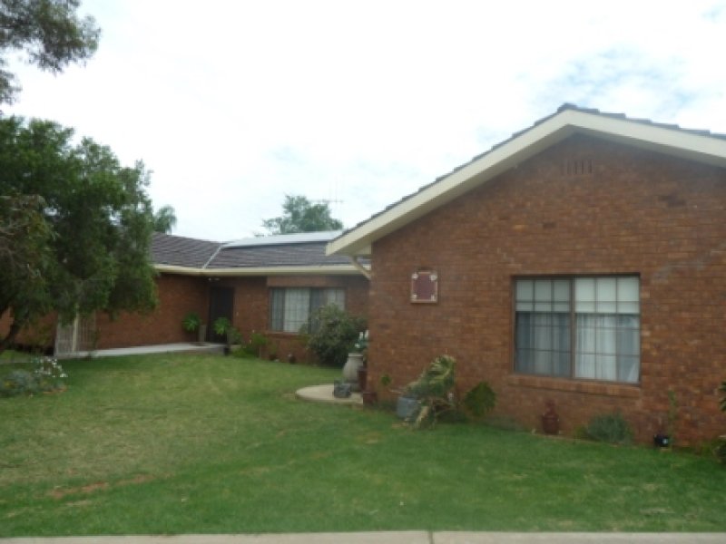 8 Palmer Cres, Forbes, NSW 2871