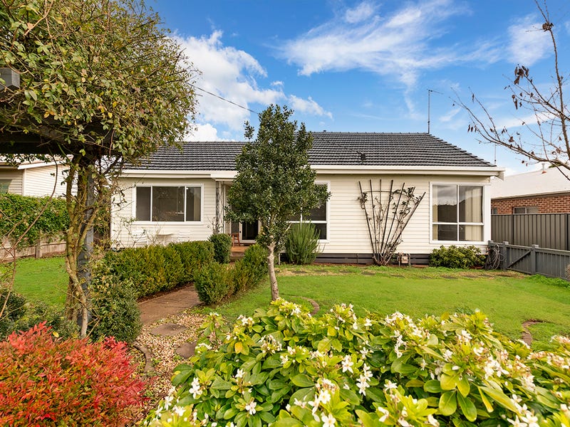 15 Roberts Street, Hamilton, Vic 3300 House for Sale