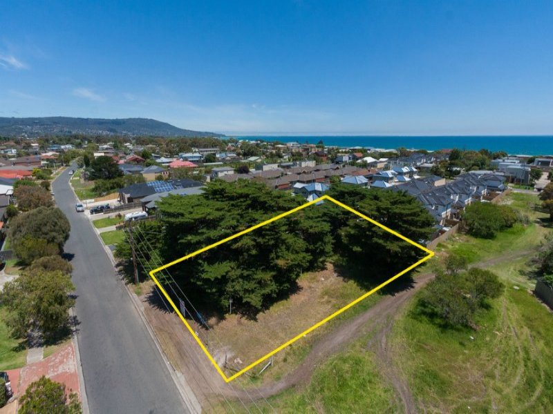 51 Seaview Avenue, Safety Beach, VIC 3936
