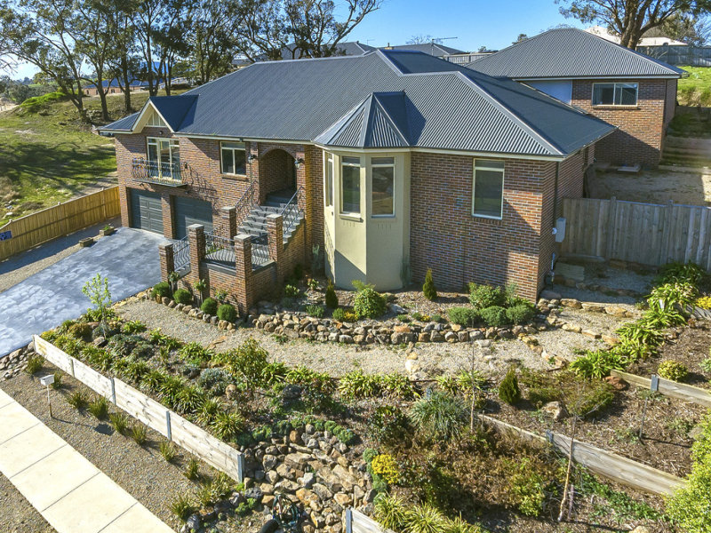 33 Dumbarton Way, Gisborne, VIC 3437