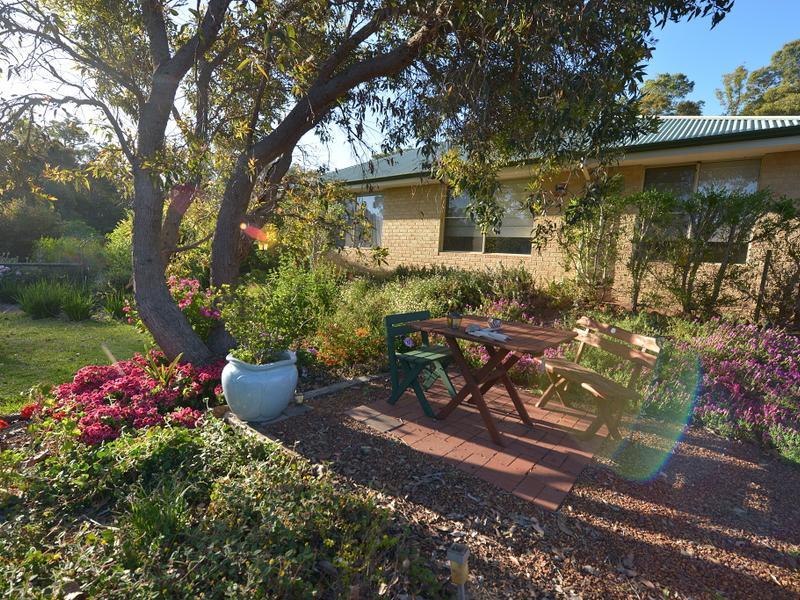 3 Chestnut Road, Jarrahdale, WA 6124