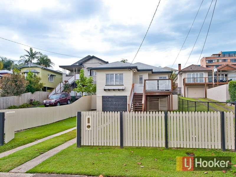 198 Rainbow Street, Sandgate, Qld 4017 Property Details