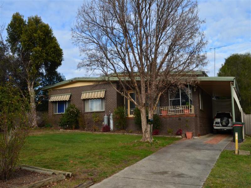 211 Simpson Street, Tumut, NSW 2720
