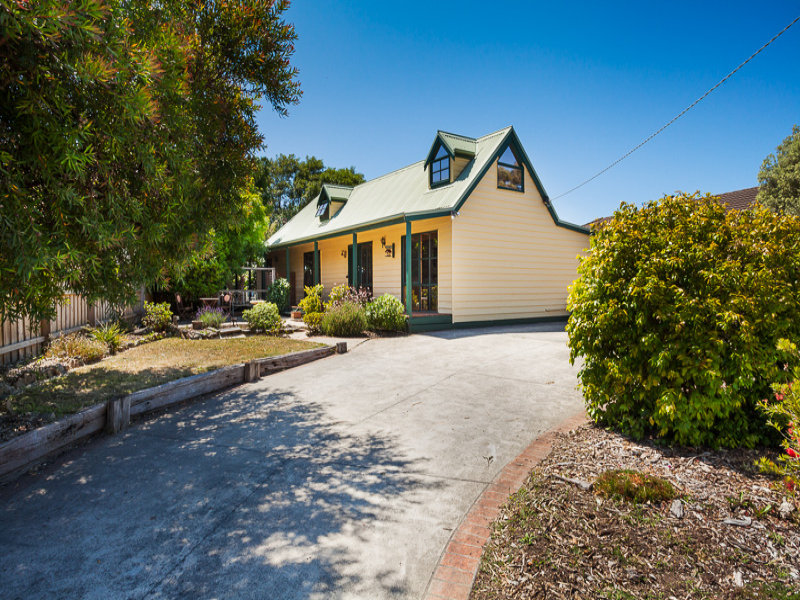 33 Clarendon Drive, Somerville, Vic 3912 Property Details