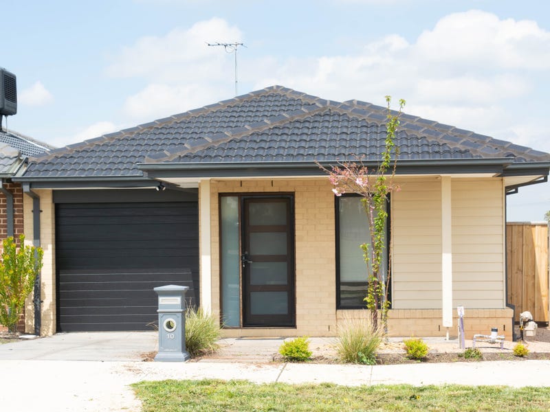 10 Rockfern Cres Diggers Rest Vic 3427