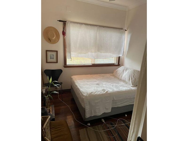 8 Birdwood Road, Birkdale, QLD 4159