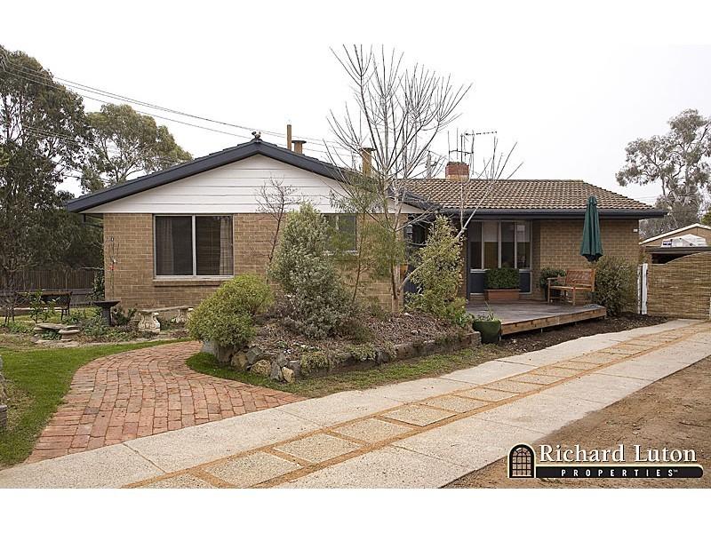 8 Moura Place, Fisher, ACT 2611