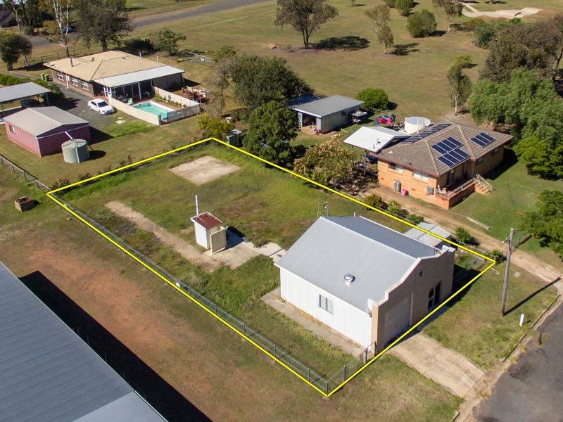 4 King Street, Goombungee, Qld 4354 Property Details