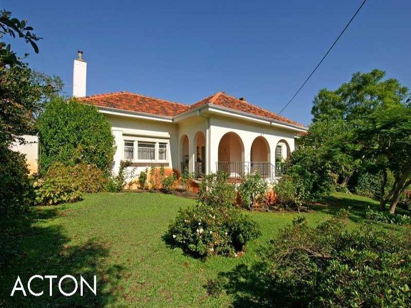 5 Dumbarton Cres, Menora, WA 6050