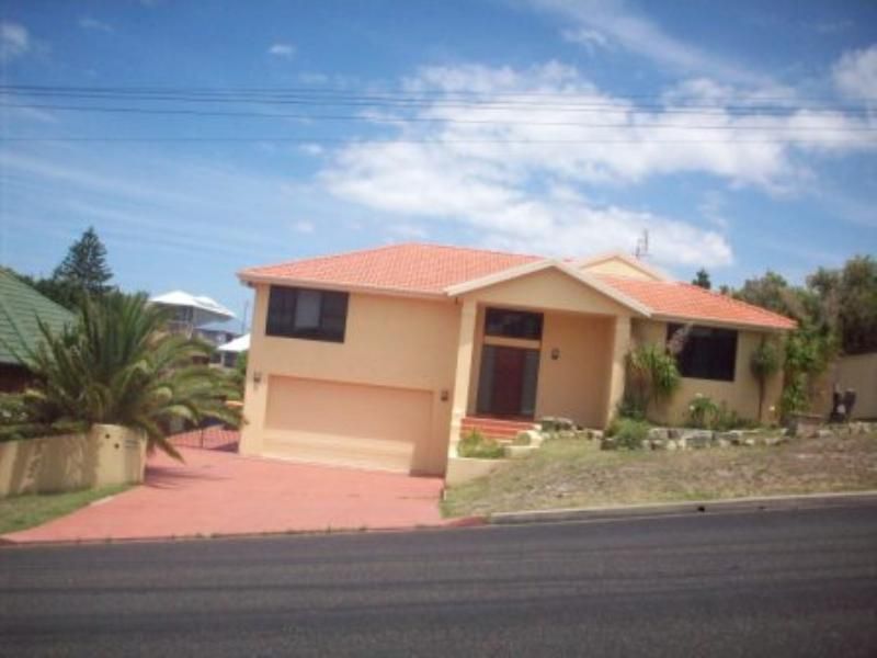 8 Beach Road, Redhead, NSW 2290