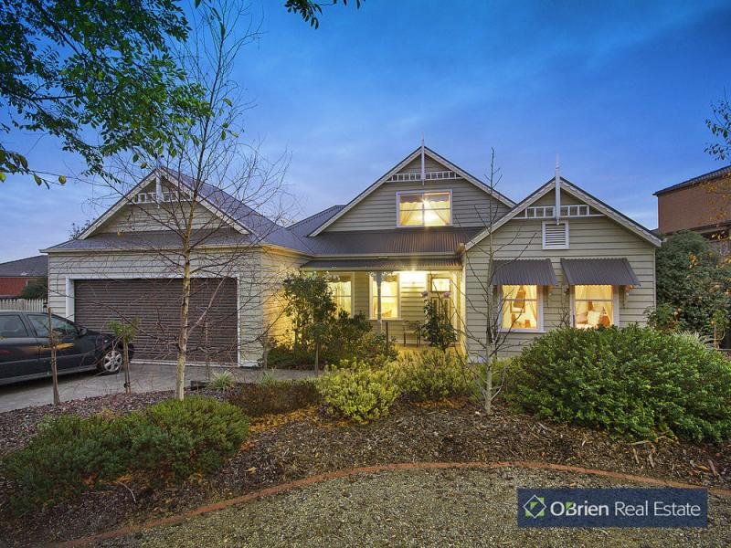 33 Hillgrove Crescent, Berwick, Vic 3806 Property Details