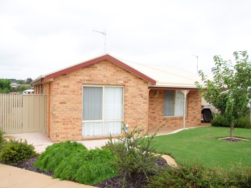 12 MacDonald Street, Leongatha, Vic 3953 Property Details