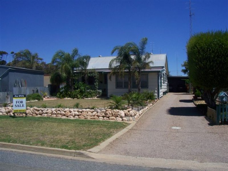 4 North Terrace, Port Broughton, SA 5522