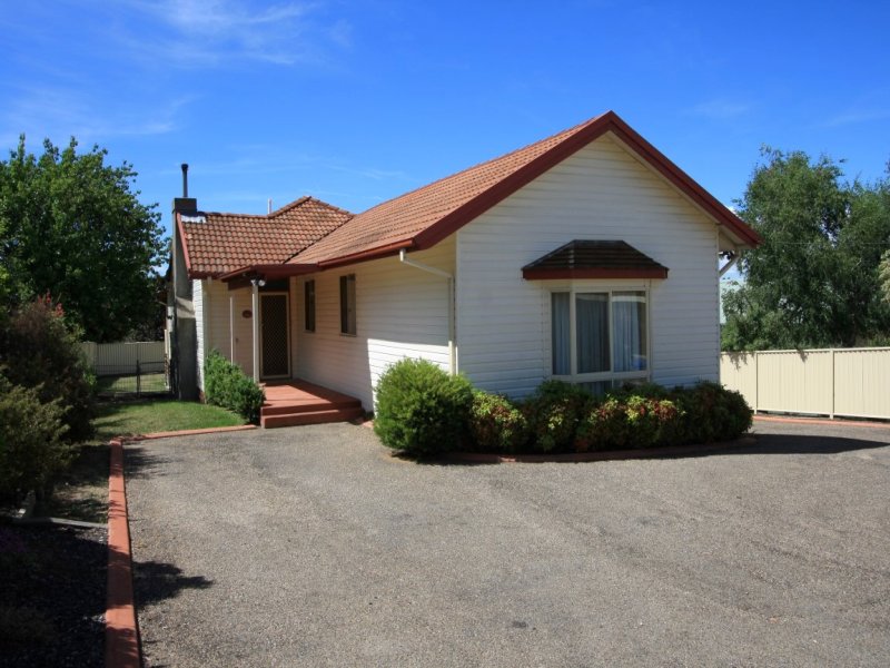 1 Kiewa Place, Cooma, NSW 2630 Property Details