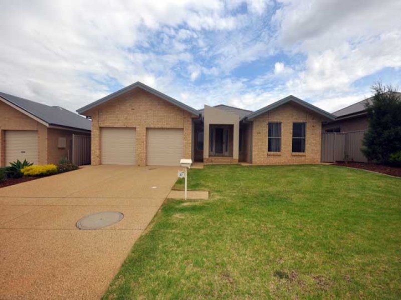 37 Kaloona Drive, Bourkelands, NSW 2650