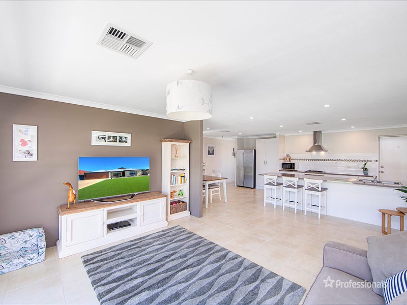 11 Manor Gardens, High WA 6057