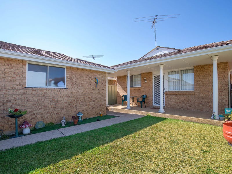 8/209215 Harrow Road, Glenfield, NSW 2167 Villa for Sale