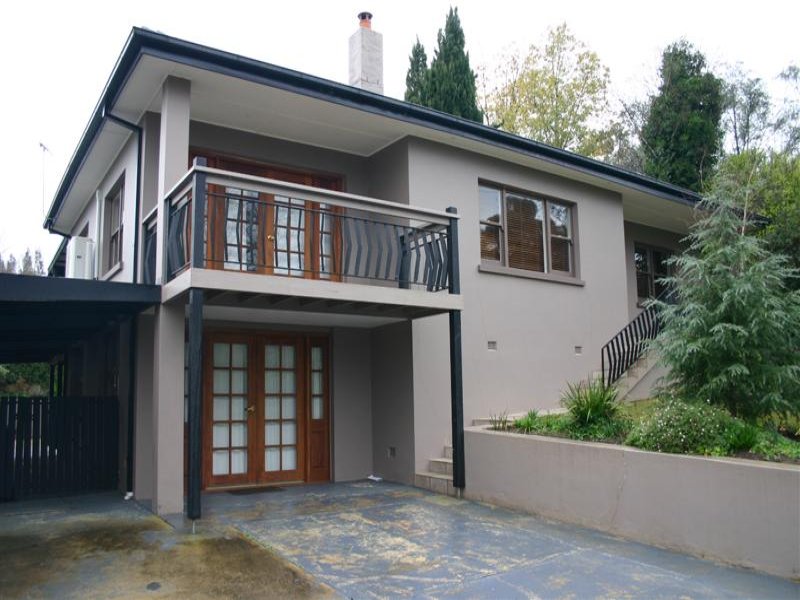 22 Oxley Drive, Bowral, NSW 2576 Property Details