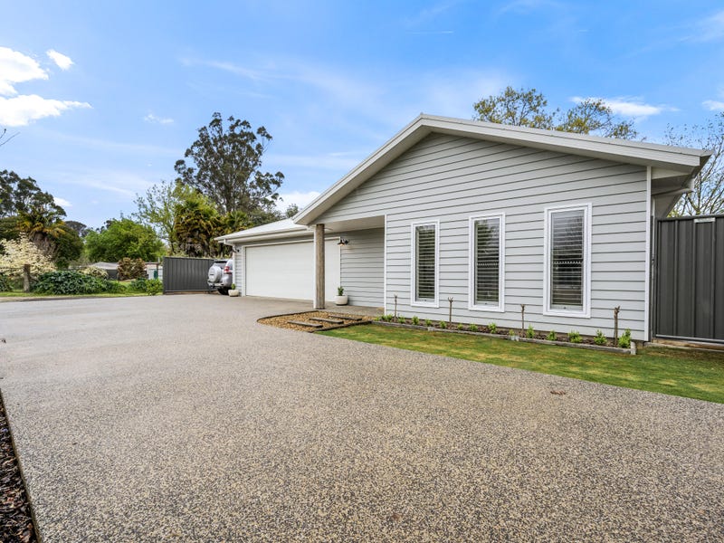 36C Station Street, Porepunkah, VIC 3740