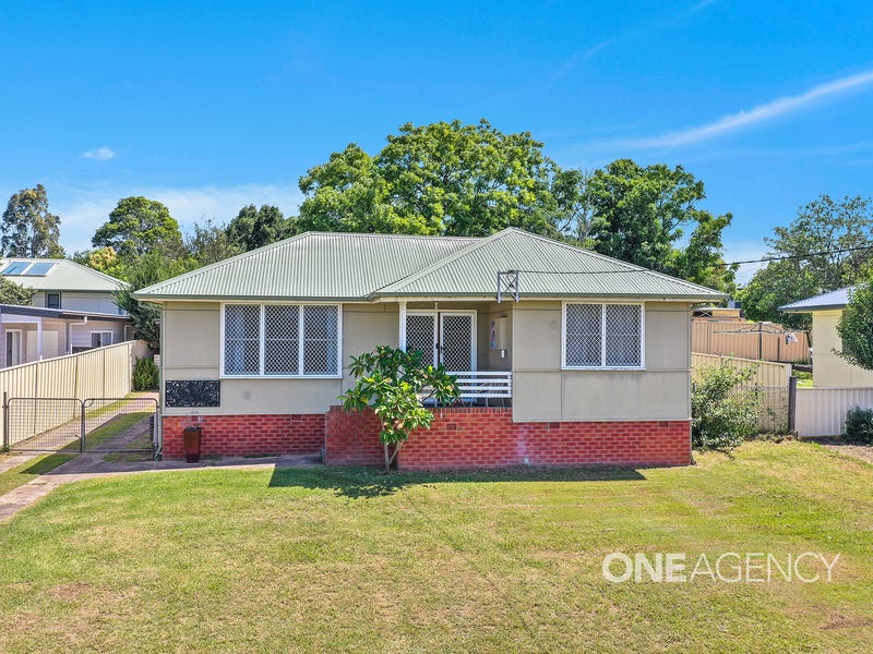 4 Leonard Street, Bomaderry, NSW 2541 - Property Details